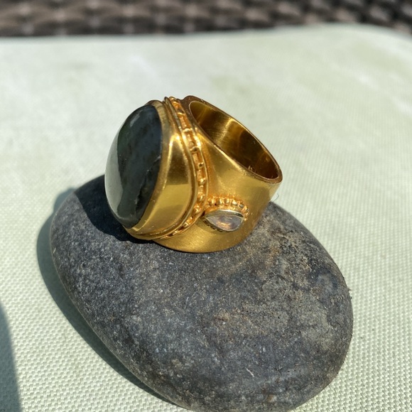 Julie Vos 24k Gold Overlay Large Labradorite Stone and Side Baguettes. - Picture 4 of 10